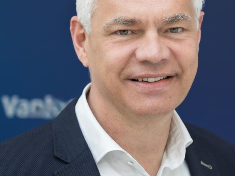 Roland van Loon - Klein - Bijgesneden