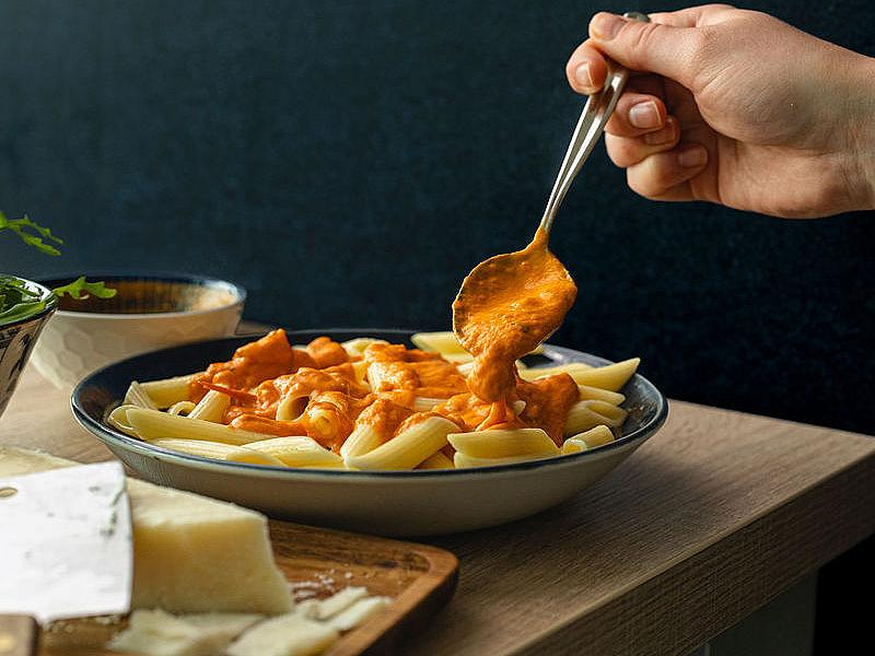 20252404_VLG_mvoverslag_WEB-pasta rood hand (2) (1)