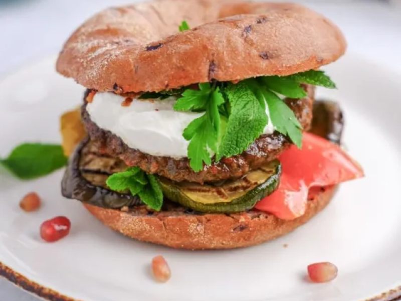 Hybride-hamburger-broodje_2-desktop-thumbnail-big