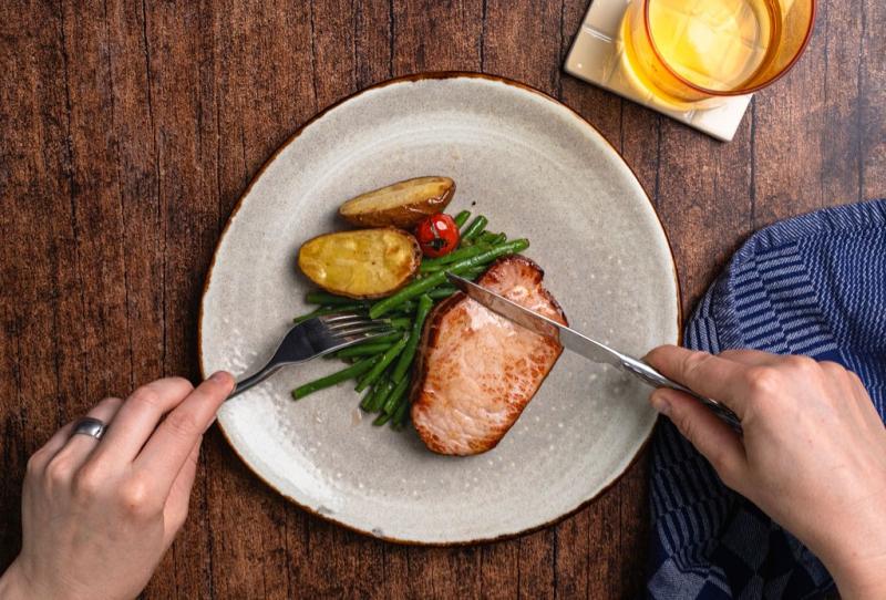 20252404_WEB-varkensoester handen (3)