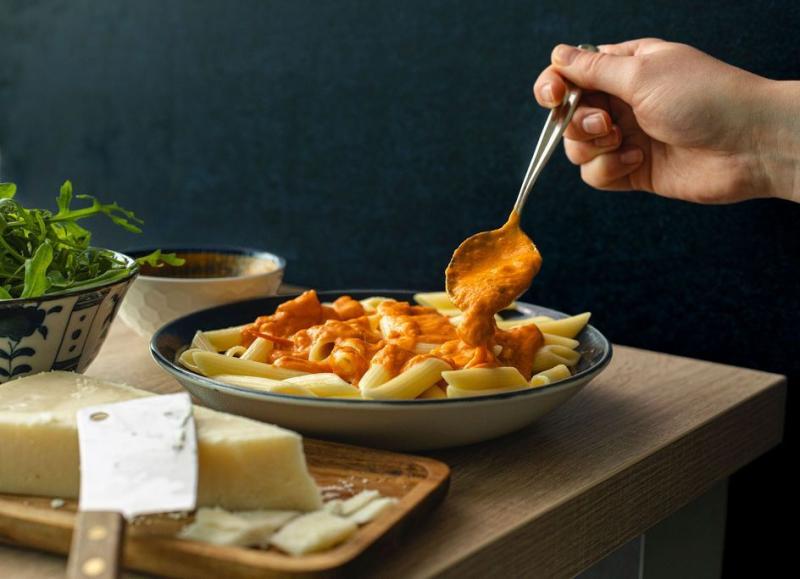 20252404_VLG_mvoverslag_WEB-pasta rood hand (2)