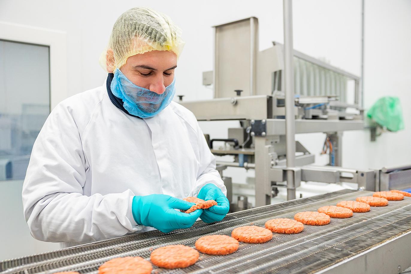 VL Son productie hamburgers lopende band
